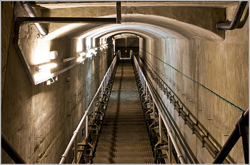 Escalera de entrada al bunker de Burlington © BBC