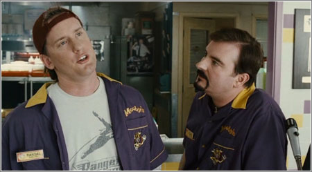 Clerks II y Randal haciendo el troll