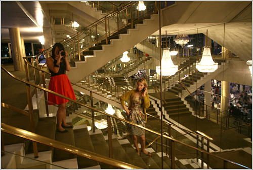 Escherian Stairs at the Dorothy Chandler Pavillion (C) Cindy Tung / usada con permiso, ¡Thanks Cindy!