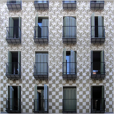 Fachada de Escher en Conde de Romanes, 14 (Madrid) (CC) Alvy