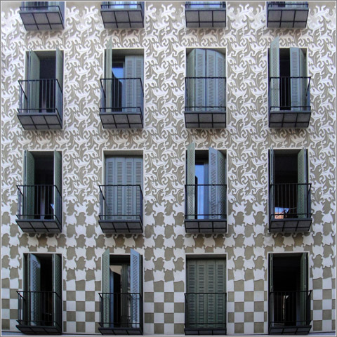 Fachada de Escher en Conde de Romanes, 14 (Madrid) (CC) Alvy