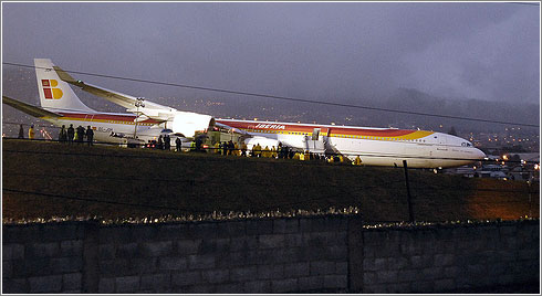 El avión de Iberia en la pista del aeropuerto de  de Quito. Foto: Agencia FNS en Flickr 