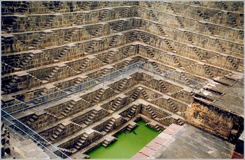 Chand Baori: El templo de los mil escalones / Foto: GNU FDL Doron