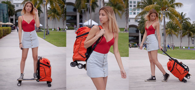 Esta mochila es también un patinete eléctrico