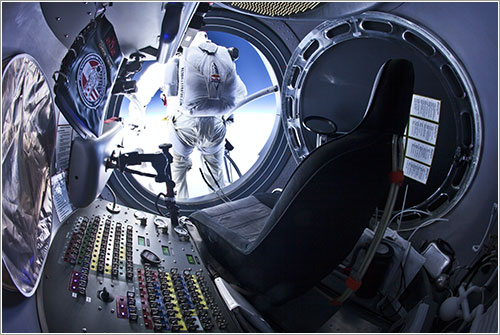 Felix Baumgartner en el momento de saltar