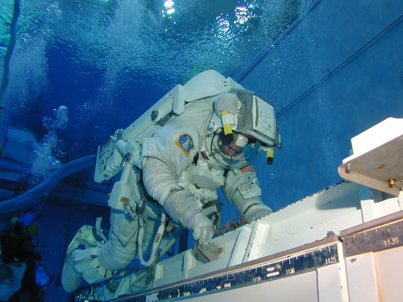 Un astronauta en el NBL