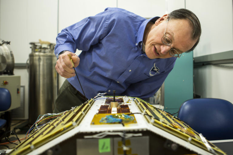 Un Cygnss y un humano