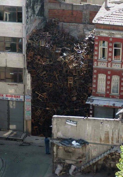 Instalación de Doris Salcedo en Estambul