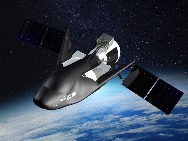 Una Dream Chaser de carga en el espacio