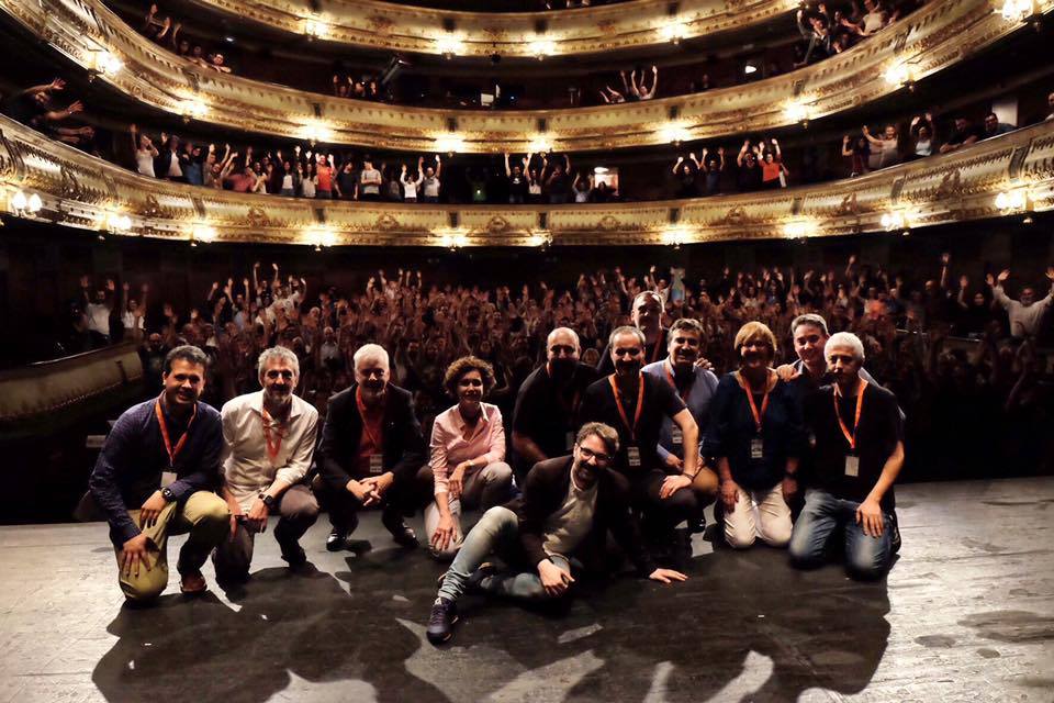 Público, conferenciantes y organizadores tras NaukasCoruña neurociencia