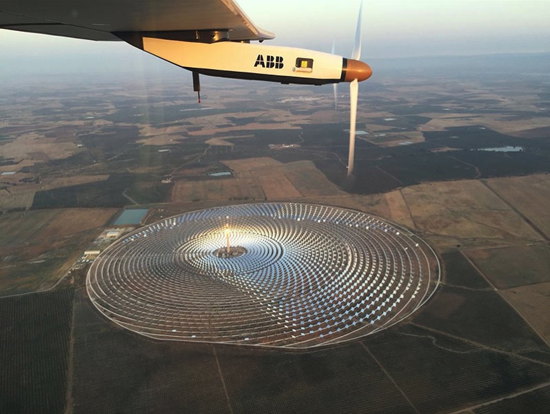 Solar Impulse 2 sobre Gemasolar