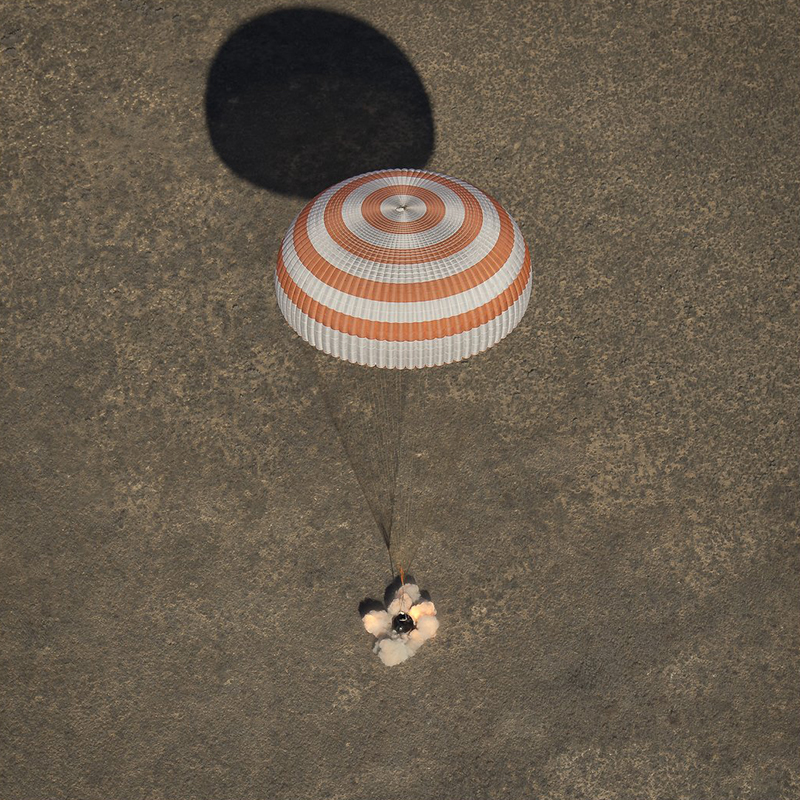 Toma de tierra de la Soyuz MS-02