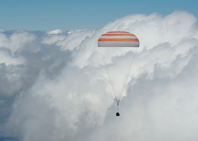 La Soyuz TMA–19M durante su descenso