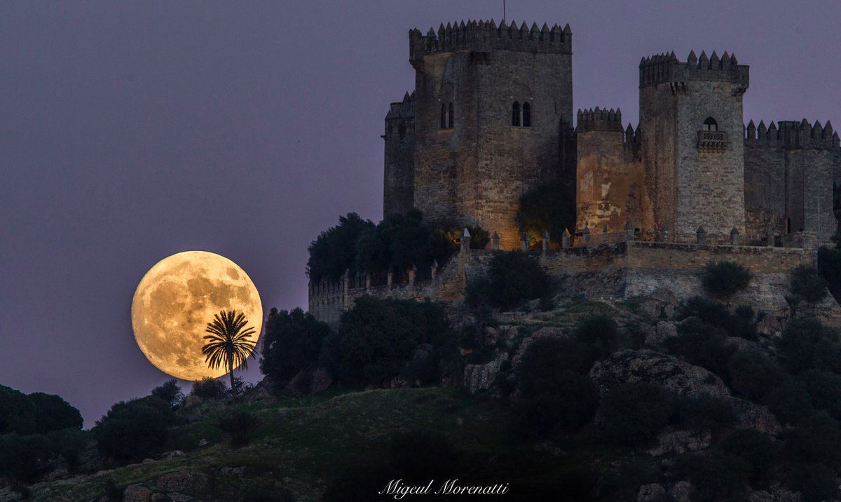 Superluna y el castillo de Almodovar del Rio