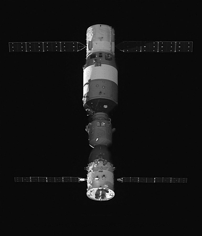 Tiangong 2 visto desde su satélite auxiliar
